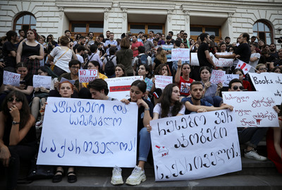 「俄羅斯是占領者」喬治亞240人抗議受傷　普丁宣布禁飛令