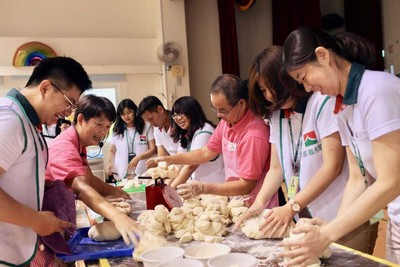 饅頭夫婦連續5年送愛心　信義房屋台南東區7家分店齊響應