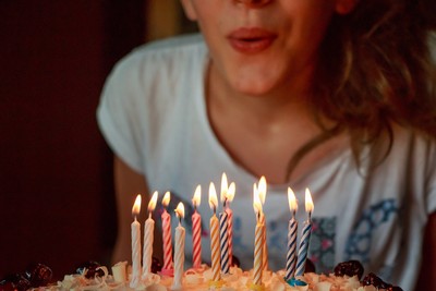 生日趴遇合唱團！幫唱「專業高低和聲」生日歌　推特瘋傳影片：起雞皮疙瘩