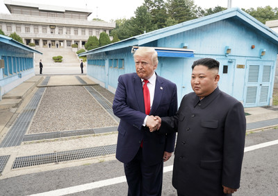 川普踏上北韓領土「感覺很棒」！　開金口邀金正恩出訪白宮