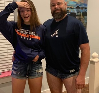 父阻止女兒穿短褲上學　「超迷你」露毛大腿：誰更厲害
