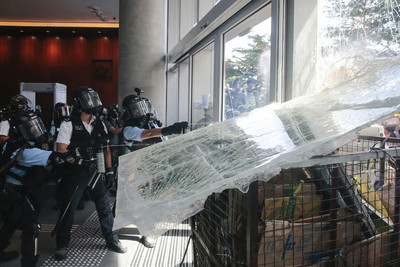 香港國歌法二讀！建制派秘密「通宵留守立法會」…關鍵人物全在