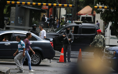 黑衣行刑隊闖進家…委內瑞拉「法外處決」年輕人　UN：近7000人被殺
