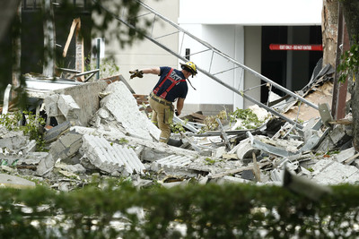 美國佛州購物中心氣爆21傷　殘骸「噴飛100公尺」：像在下碎塊雨