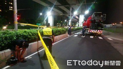 30歲妻騎UBike爆頭慘死！夫路邊痛哭　水泥車「2秒輾2次」驚悚畫面曝