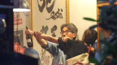 李妍憬喝掛瞎鬧酒吧又被拍！　「摸胸交纏一夜玩2男」…搶酒瓶狂揮摔倒