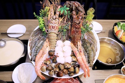 海鮮盆超狂!台中痛風火鍋有8種湯底 龍蝦比手大、鮮甜彈牙