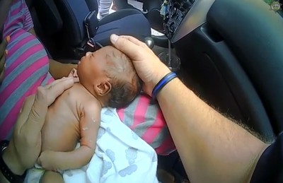「嬰兒停止呼吸發紫」媽一路超速　警攔車遭吼…6分鐘按心臟救回