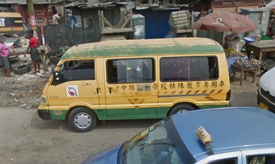 非洲街頭驚見「台中縣娃娃車」　他滑Google街景傻眼：怎麼進口的