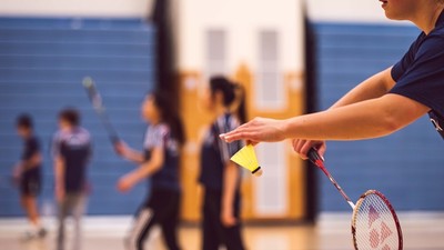 羽球雙打隊友回頭遭砸成白內障　他掰「運動有風險」仍要賠4.9萬