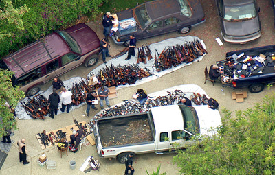洛杉磯豪宅搜出「1000多把槍」！整條車道堆滿　警嚇壞：從沒看過這麼多槍