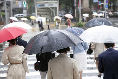 日本人愛「長柄傘」大過摺疊傘　背後原因被讚爆！