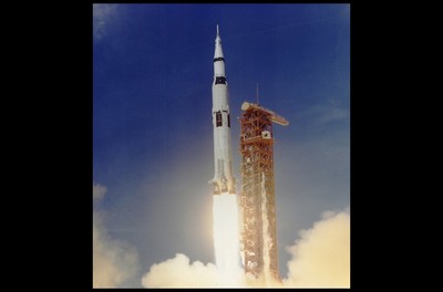 紀念登月50周年發射4923枚模型火箭　天空響出「劈哩啪啦」