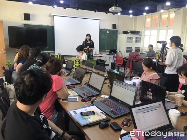 ▲郭台銘推動AI教育有成　全台108所高中新學期教《人工智慧導論》。（圖／記者姚惠茹攝）