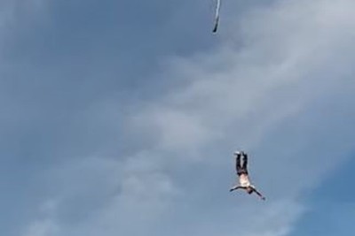 100公尺高空彈跳吊繩一甩鬆脫　白衣男6秒落地「砰」一聲摔斷脊椎