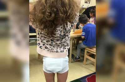 老爸讓女兒穿「戒尿布」上學　還拗：至少沒讓她裸奔！
