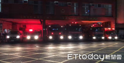 高雄氣爆第5年！新興分隊深夜「列隊」鳴笛：兄弟，回來看看老朋友吧！