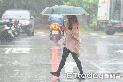 快訊／雨彈再襲！北北基桃「12縣市」...清晨再發大雨特報