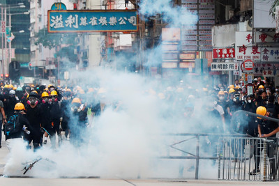 反送中一周年8900人被逮捕　衛報：「更絕望的香港人」依舊憤怒