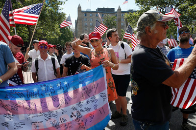 右派集結！波士頓「異性戀驕傲」遊行引更多反對者　警逮34人收場