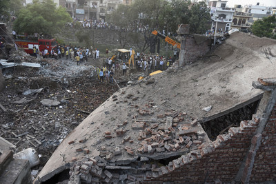 非法經營！印度煙火工廠爆炸23死30傷　周邊建築倒塌、窗玻璃碎裂