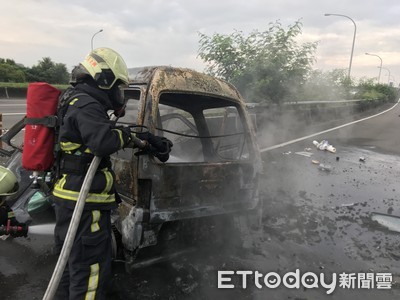 快訊／台74線小貨車失控撞護欄！車身「全面燃燒」　警消尋獲一具焦屍