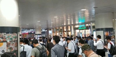 法西颱風撲千葉…關東電車又停又開「人排出車站外」　搭計程車也塞車！