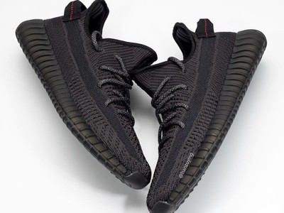 夜排3天的限量鞋補貨了！Yeezy Boost 350 V2「黑魂」　黑色星期五回歸