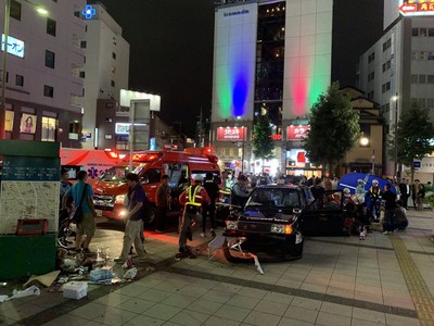 快訊／名古屋驚傳「計程車輾行人」！金山車站出口暴衝　7人送醫