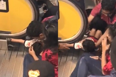 右手牽媽媽「左手狂摸電扶梯」…3歲男童下秒手臂遭扶手帶捲入卡住