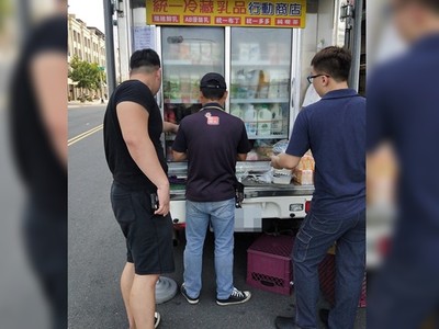 路邊驚見行動超商！飲品打8折「隨叫隨到」　網曝：還會送贈品！