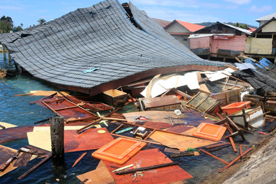 規模6.5淺層強震突襲…53分鐘後又來餘震　印尼至少20人死亡