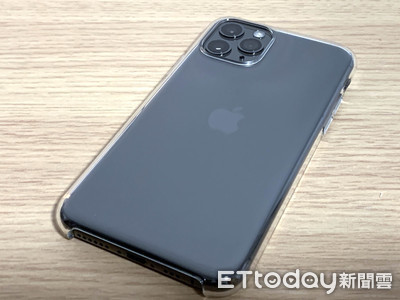 iPhone 11 Pro夜幕綠外觀動眼看與原廠透明保護殼實測