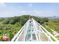 走上「玻璃天空步道」坐擁山景！台南新景觀餐廳　還能鎖浪漫愛情鎖