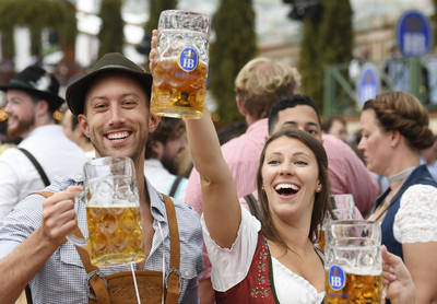 慕尼黑啤酒節近10萬個啤酒杯被偷　主辦：已經算少了