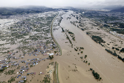 哈吉貝風災增至58死！　日本21條河川「堤防被沖破」決堤