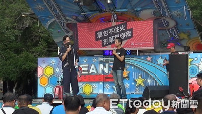 公民割草辦假日論壇　高市府公務員上台開轟：韓國瑜每天都在講X話！