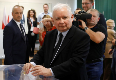 波蘭國會選舉「右翼手撐半邊天」　出口民調：執政黨下議院奪過半席次