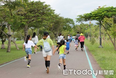 環境與閱讀教育結合　台東親子牽手路跑登場