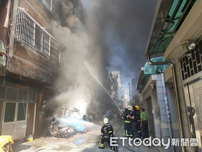 快訊／高雄25歲女遇大火逃陽台無生命跡象　家屬跪地哭嚎