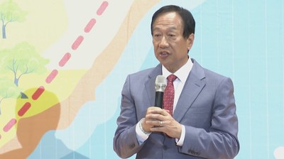 「郭董很多政策對國家非常正面」　KMT高雄立委參選人黃韻涵腳踏雙船