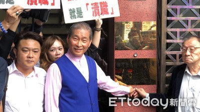 大學生收1000元北上聽經!竟成統促黨「聲援張安樂」 ... 40人下車傻眼
