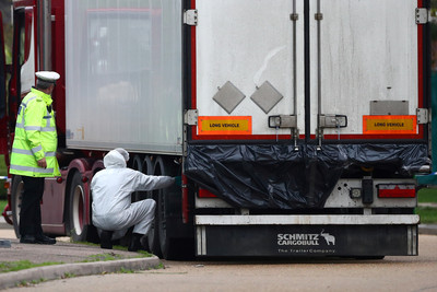 又擠滿41偷渡客…希臘警攔冷凍貨櫃車救命　7人送醫！