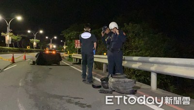 女深夜騎車遇死劫　與車碰撞被拖行20公尺...全身變形亡