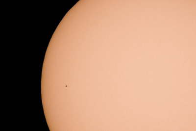 太陽臉上長出小黑點　「水星凌日」與地球連線！百年僅發生13次