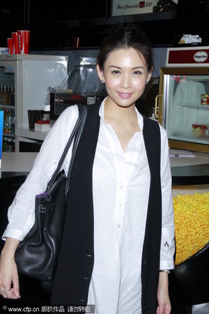 「冻龄美魔女」邱淑贞基因优!13岁女儿沈月气质超脱俗