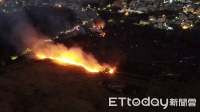 台中龍井山坡地延燒近3公頃　火勢尚未控制「天空一片紅」