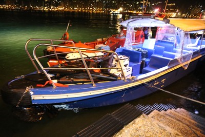 香港北角海面「夜釣快艇撞浮標」　船頭撞破洞損毀12人受傷