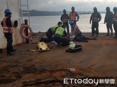 快訊／台北港碼頭7工人落海3命危　中油觀塘煤氣接收工程出意外