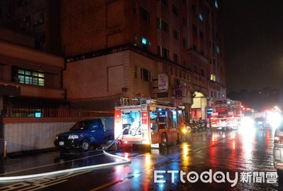 桃園蘆竹大樓暗夜大火　警消及時灌救疏散10多名住戶幸無人傷亡